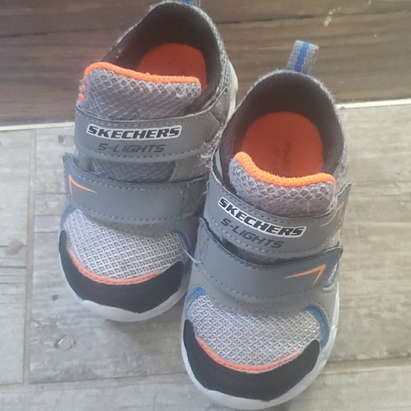 sketchers size 6